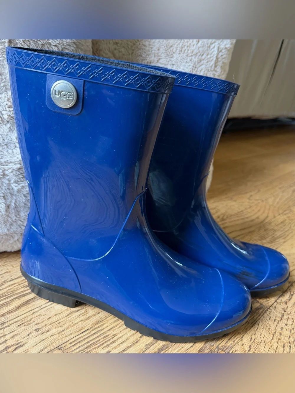 UGG Women’s 10 Blue Glossy Rubber Rain Boots Waterproof Made in USA Mid Calf